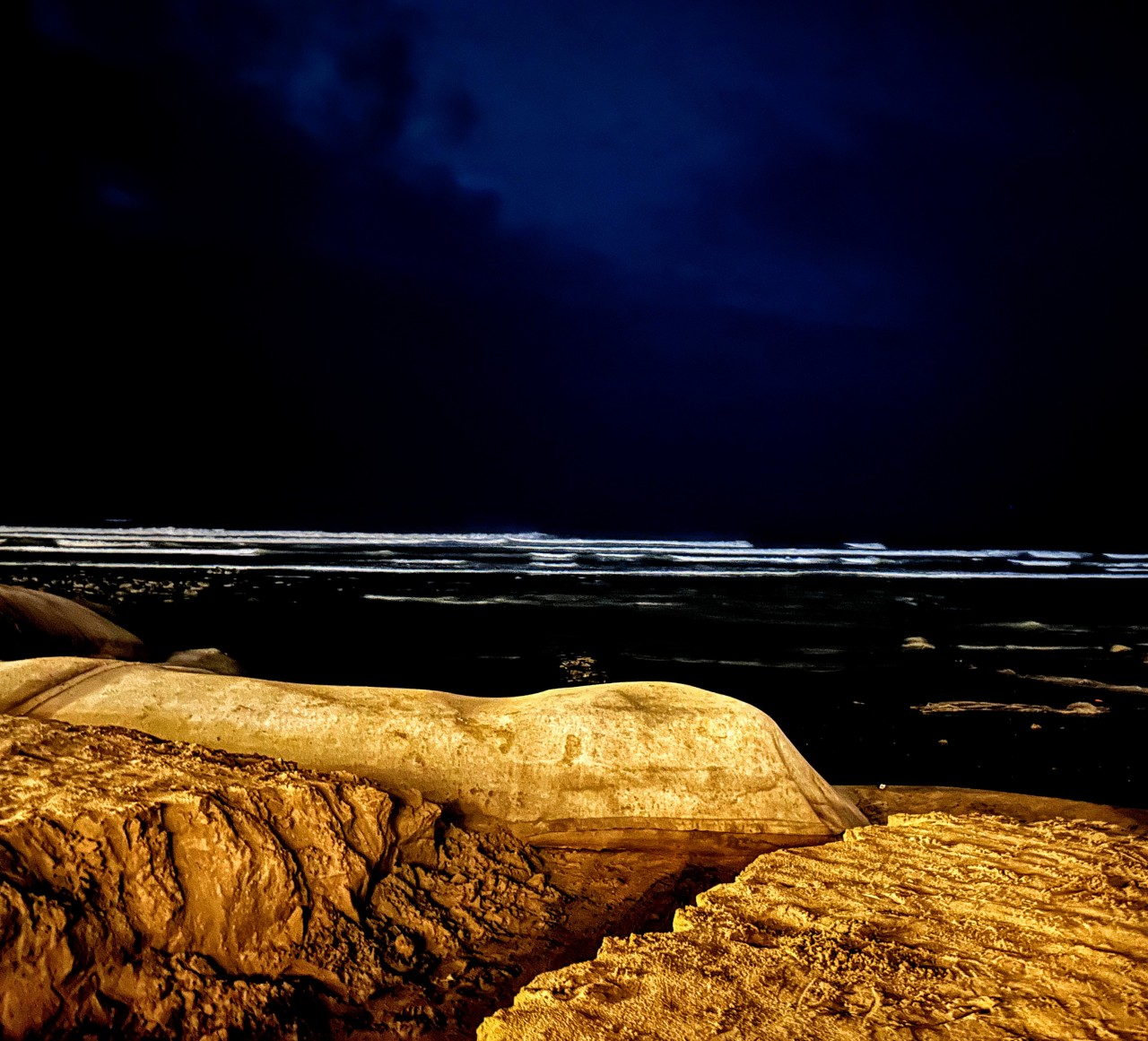 The sound of the quiet beach. Free Seascapes photos