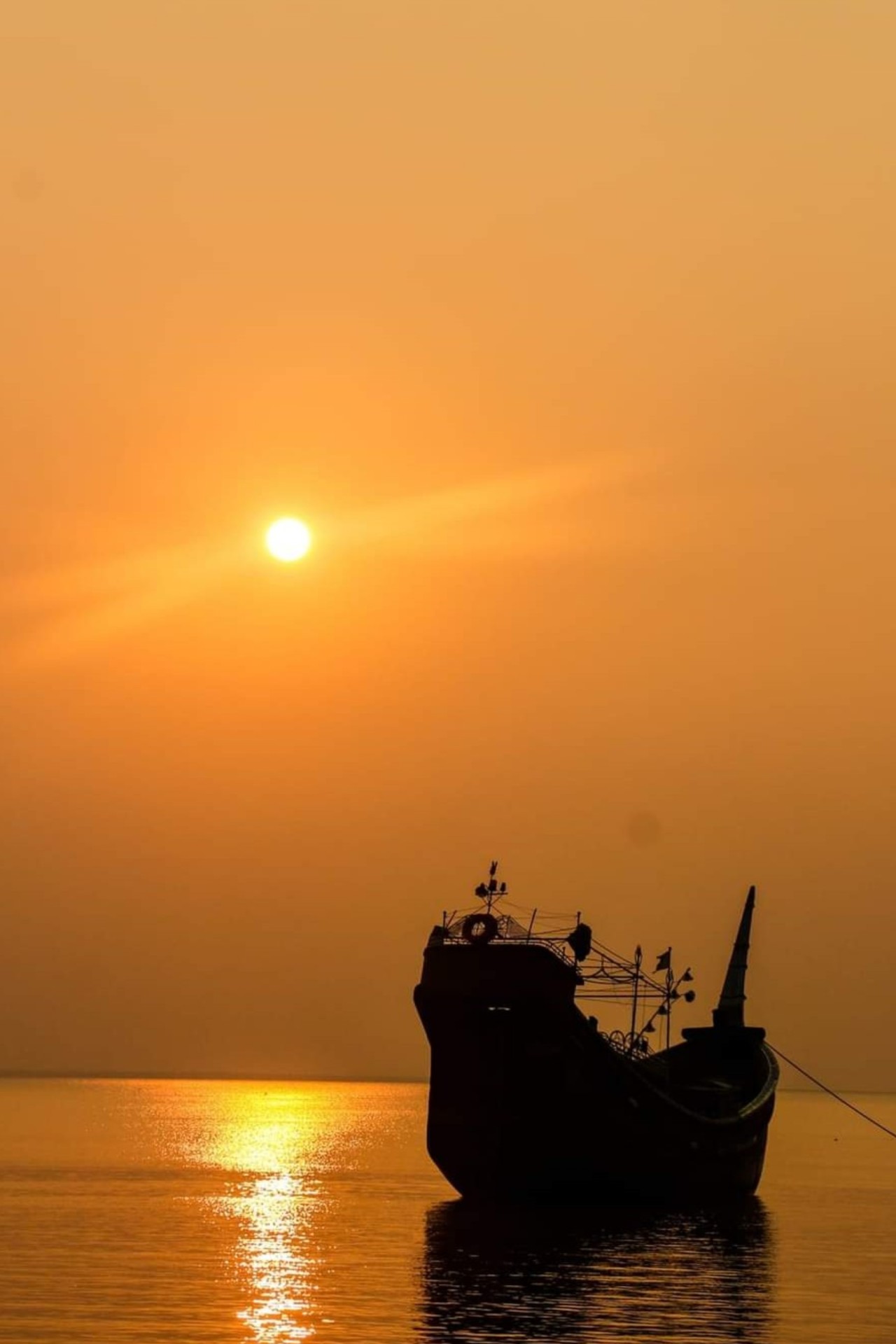 Golden Solitude at Sea. Free Seascapes photos