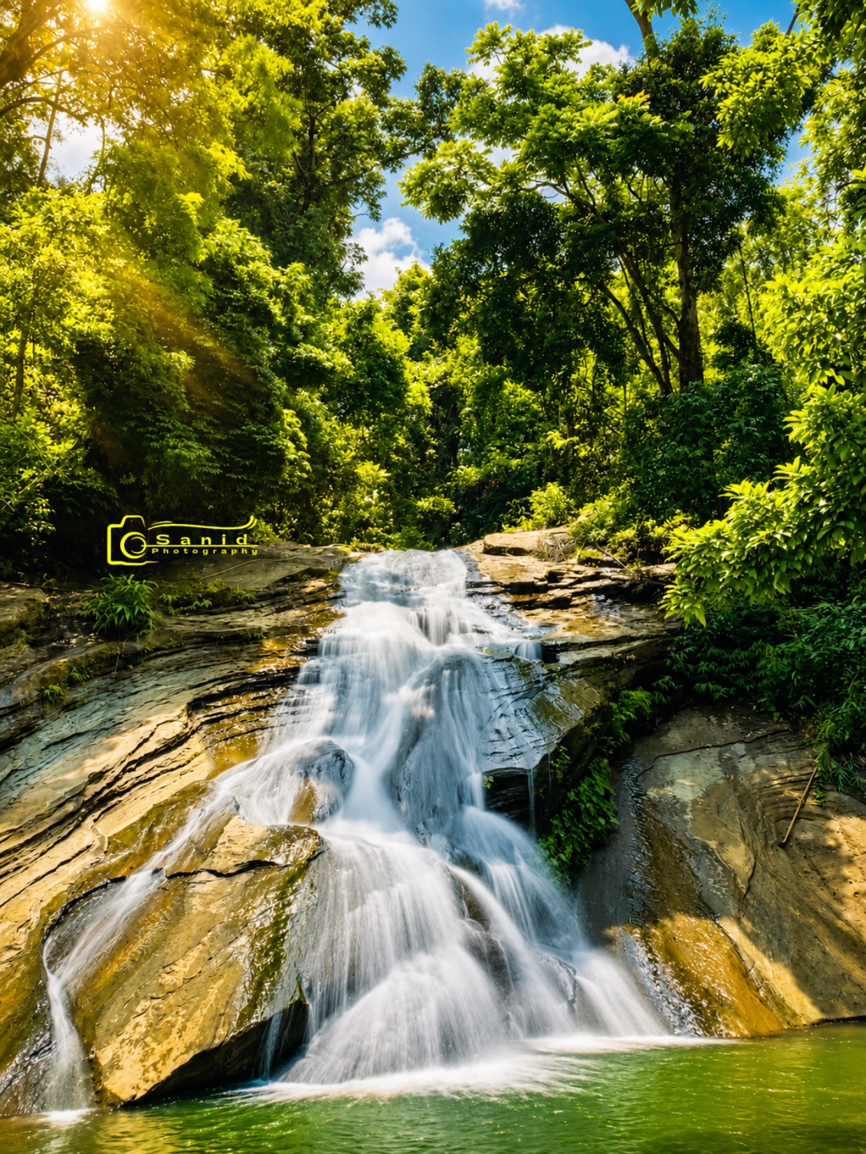 Waterfall. Free Landscapes photos